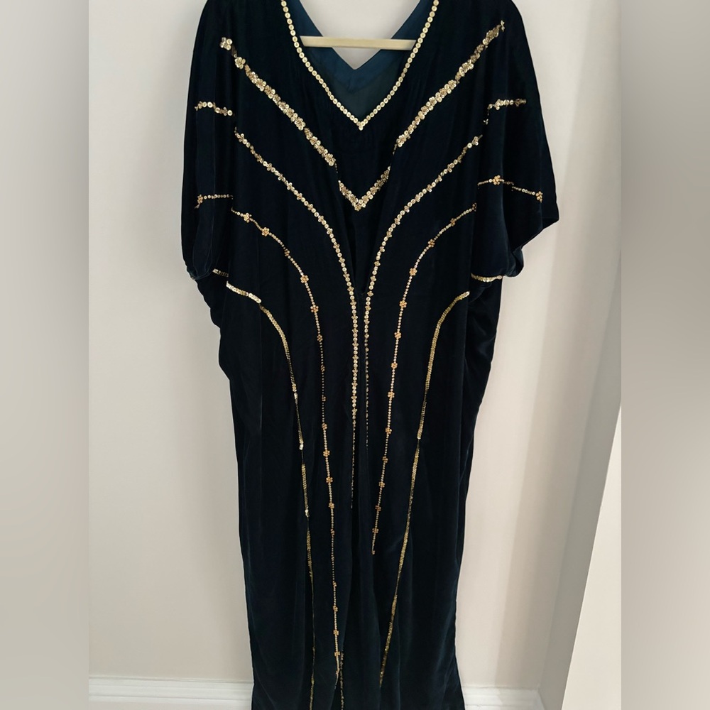 Elegant Black and Gold Velvet Kaftan Dress